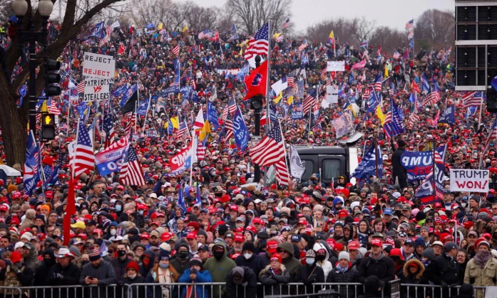 Οπαδοί του Τραμπ βγήκαν στους δρόμους αμφισβητώντας το εκλογικό αποτέλεσμα